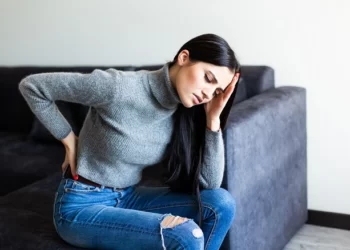 ألم أسفل الظهر فوق المؤخرة عند النساء