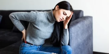 ألم أسفل الظهر فوق المؤخرة عند النساء