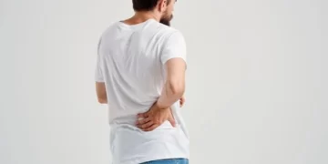 ألم أسفل الظهر والبطن والأرجل