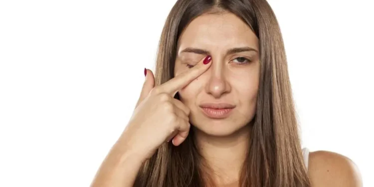 ما سبب رفة جفن العين اليسرى